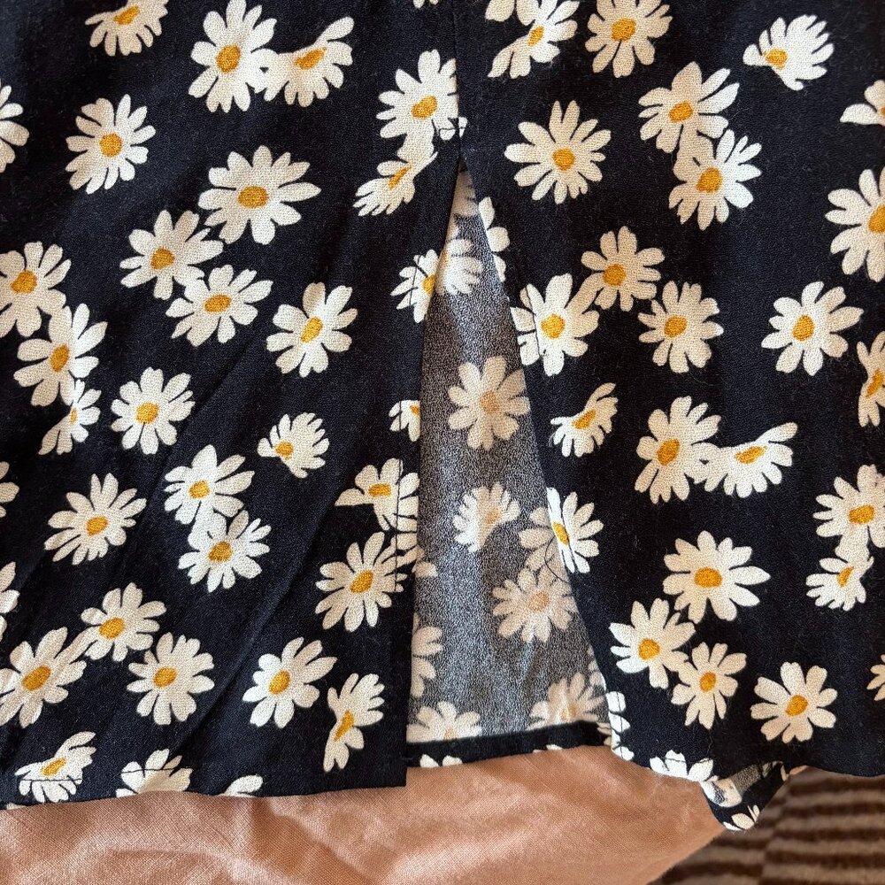 Reformation Margot Skirt, Daisy Print, Size 6 - Picture 4 of 6